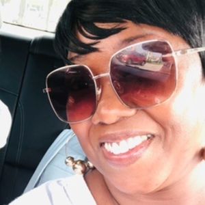 Meet your Posher, Adrianne